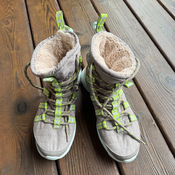 Nike Shoes - NIKE Roshe Run Hi Sneakerboot Gray/Lime Shoes in Women's 9 - 616724-001
